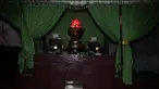Berbicara tentang pesugihan, nama Gunung Kawi selalu disebut sebagai pusatnya. Konon di tempat itu banyak orang yang sengaja melakukan ritual. Beberapa interaksi benda seolah menguatkan mitos gaib di petilasan Keraton Gunung Kawi