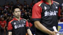 Pebulutangkis PB DJarum, Kevin Sanjaya, pada laga Kejurnas PBSI di Britama Arena, Jakarta, Rabu (19/12). Bintang Bulutangkis Indonesia beradu aksi dengan membela klub nya masing-masing. (Bola.com/M Iqbal Ichsan)