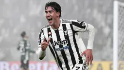 Striker anyar Juventus, Dusan Vlahovic telah mencetak 20 gol di Liga Italia musim ini dan sekarang menjadi pencetak gol terbanyak ketiga di lima liga top Eropa dengan raihan 40 poin. Dari 20 golnya, tiga di antaranya untuk La Vecchia Signora dan sisanya untuk Fiorentina. (AP/Fabio Ferrari)