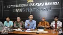 Komnas HAM menggelar konferensi pers terkait penggusuran Kampung Pulo di Kantor Komnas HAM, Jakarta, Senin (24/8/2015). Komnas HAM mengkritik Pemprov DKI Jakarta atas kebijakan tata kota normalisasi Kali Ciliwung. (Liputan6.com/ Gempur Muhammad Surya)