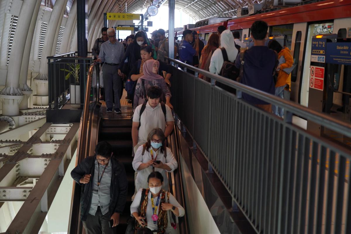 FOTO: Pengguna LRT Jabodebek Tembus Rekor Tertinggi April 2026