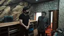 Selain itu, juga diajak ke tempat rekaman dan studio musiknya. Rhoma Irama salah satu musisi yang memiliki banyak lagu hits. Sebelum dangdut, ia juga pernah sebagai penyanyi pop. Selain musisi, aktor, ia juga dikenal sebagai politisi hingga pendakwah. [Youtube/AH]