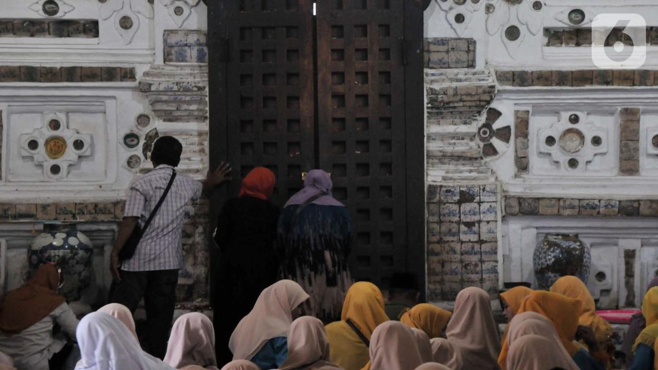 Belajar Agama dengan Syekh Datuk Kahfi
