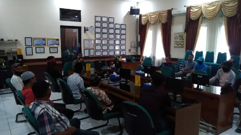 Saat Kuncen Kuburan di Cirebon Dibekali Protokol Covid-19 Hadapi Tradisi Nyekar