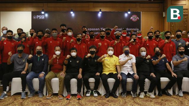 Foto: Cerianya Elkan Baggott Pamer KTP di Acara Pelepasan Timnas Piala AFF 2020 Menuju Pemusatan Latihan di Turki