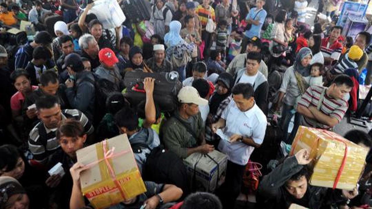 H-5 lebaran, Stasiun Senen dipadati pemudik