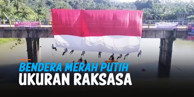VIDEO: Unik, Bendera Merah Putih Ukuran Raksasa Berkibar di Bengkulu