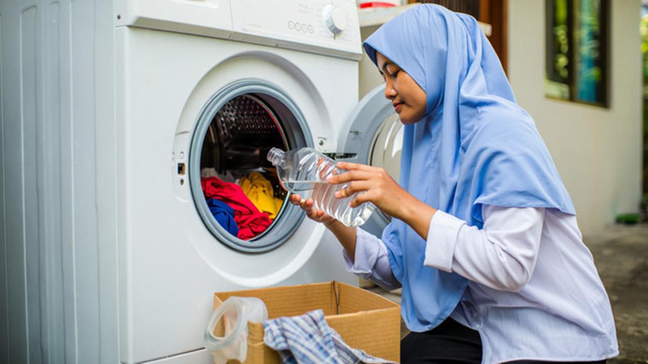 7 Tips Cegah Pakaian Bau Apek saat Hujan