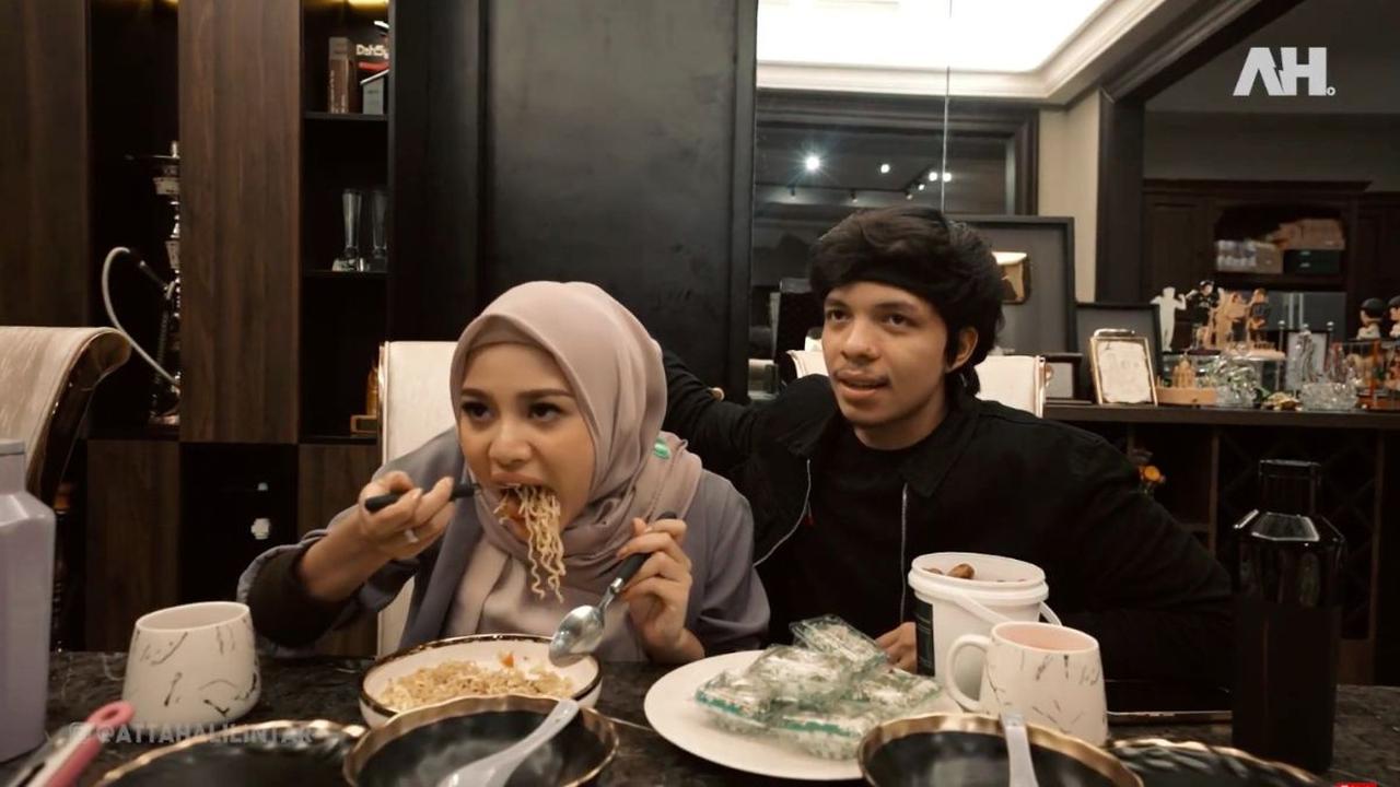 Atta Halilintar Rayakan Anniversary Pernikahan ke-3 Bersama Aurel dengan Cara Unik, Beri Kado Umrah untuk Sang Istri