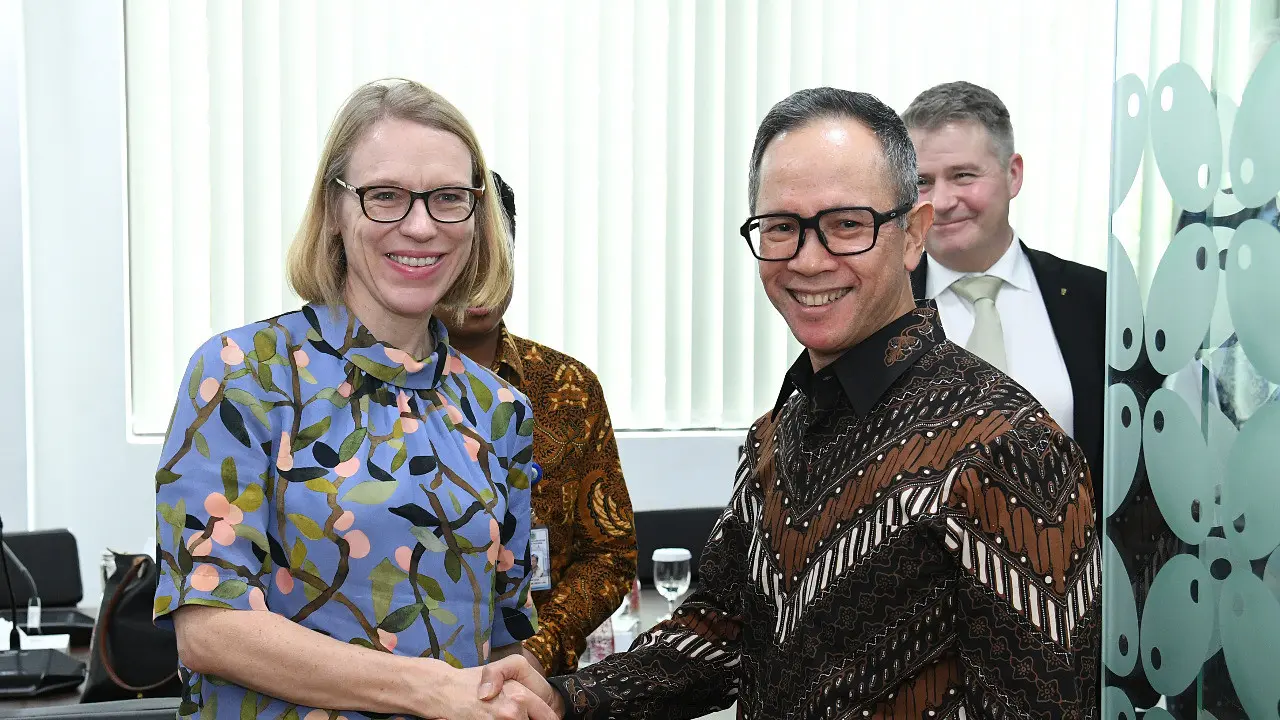 Wamenlu Mahendra Siregar bersama delegasi parlemen Norwegia.