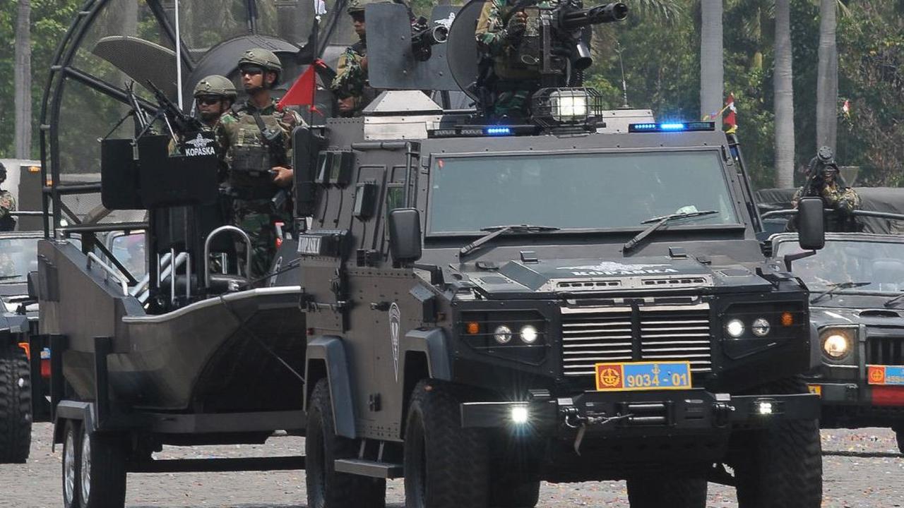 Kemudian pasukan Kopaska juga terlihat dalam barisan gladi bersih yang berlangsung di Monas.