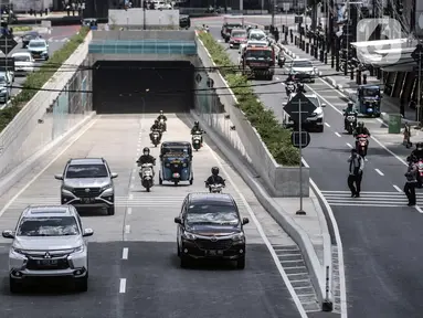 Kendaraan melintasi Underpass Senen Extension, Jakarta, Rabu (2/12/2020). Pemprov DKI Jakarta melakukan uji coba tahap dua Underpass Senen Extension mulai 2-9 Desember 2020. (merdeka.com/Iqbal S. Nugroho)