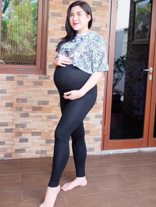 Fokus mengurus buah hatinya, Vicky pun juga ingin anaknya mendapatkan ASI (Air Susu Ibu) secara eksklusif selama dua tahun.  (Instagram/vickyshu)