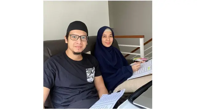 5 Momen Seleb Ngaji Bareng Pasangan, Tuai Pujian