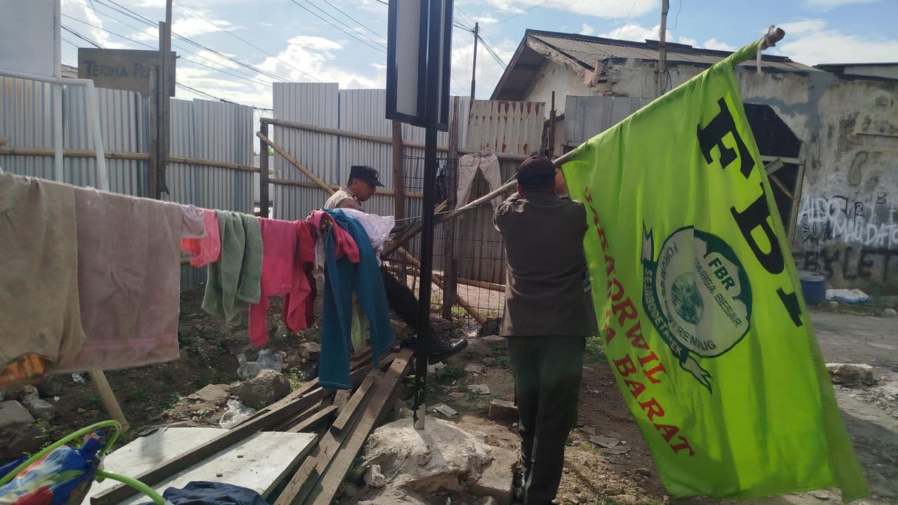 bendera ormas dicopot di tangerang