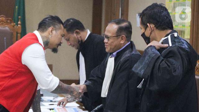 Di Hari Valentine, Jerinx SID Kembali Jalani Sidang Lanjutan Dugaan Pengancaman