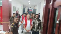 Kejari Jakpus menetapkan Edward Dudie (ED) selaku Direktur Utama PT Kharisma Pemasaran Bersama Nusantara (KPBN) periode 2018-2021 sebagai tersangka kasus dugaan tindak pidana korupsi transaksi pembelian gula. (Foto: Istimewa)