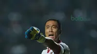 Kiper Mitra Kukar, Yoo Jae-Hoon saat melawan Persib Bandung pada laga Liga 1 Indonesia di GBLA, (8/4/2018).  (Bola.com/Nick Hanoatubun)