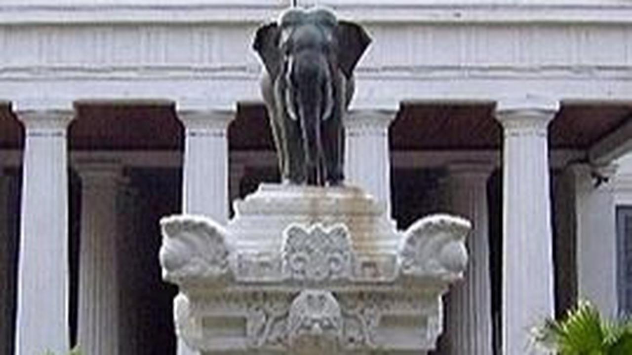 Penamaannya juga dikarenakan keberadaan patung gajah yang terletak tepat di halaman depan gedung Museum Nasional.