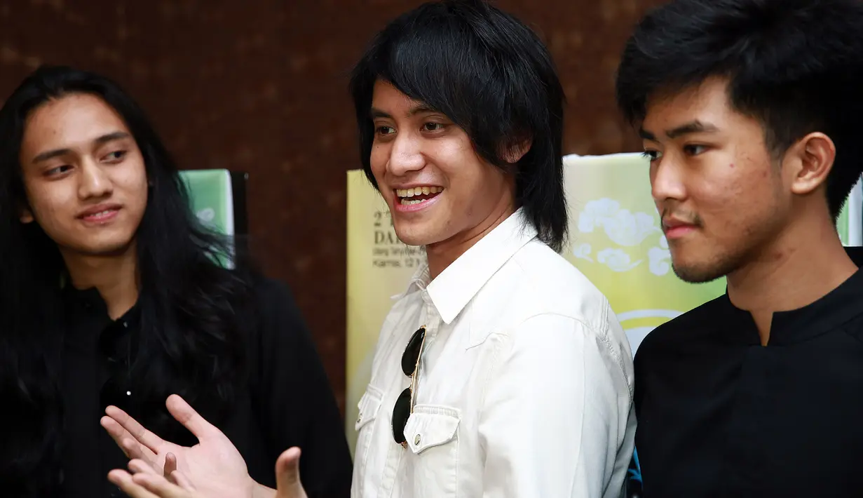 Alhasil, ia menemukan yang dirasa cocok untuk bandnya yang sedang dibentuk. Ilyas dan Lutfi dua orang ini yang diseleksi Kevin melalui akun Instagram. (Deki Prayoga/Bintang.com)