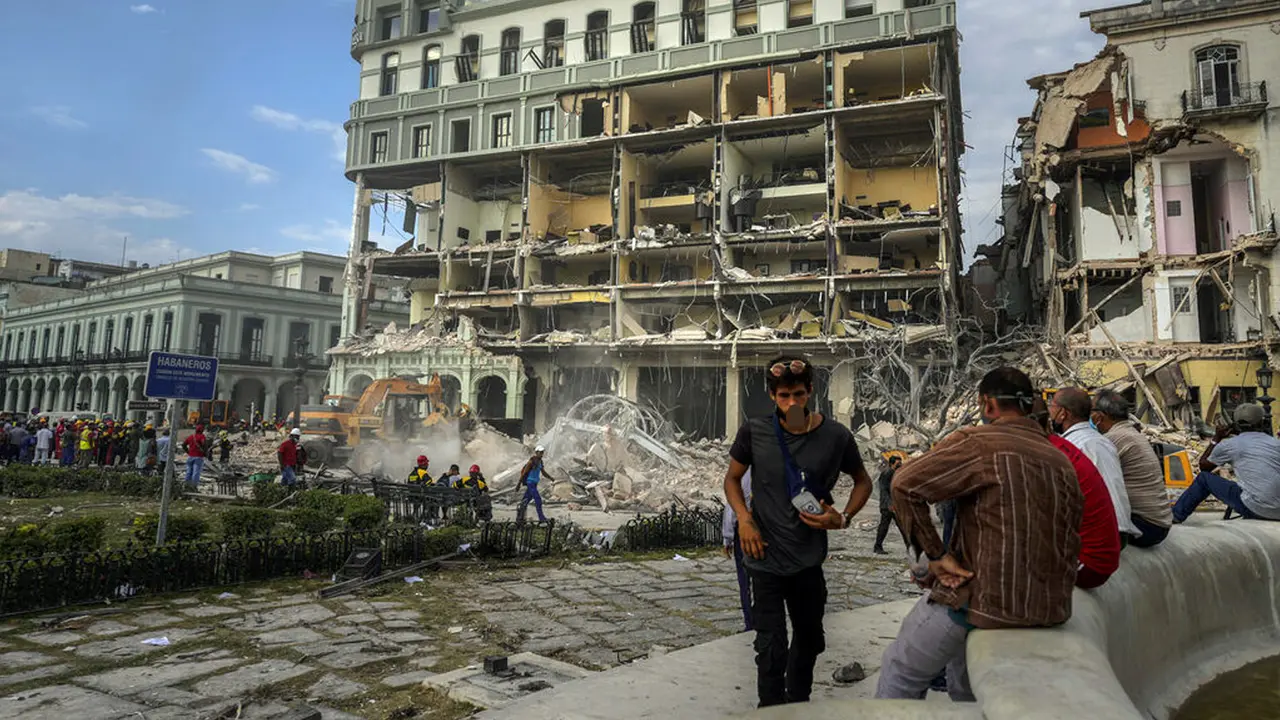 FOTO: 18 Orang Tewas Akibat Ledakan Mematikan di Hotel Havana Kuba