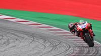 Pembalap Pramac Ducati, Jorge Martin memenangi MotoGP Styria di Sirkuit Red Bull Ring, Spielberg, Austria, Minggu (8/8/2021). (Joe Klamar / AFP).