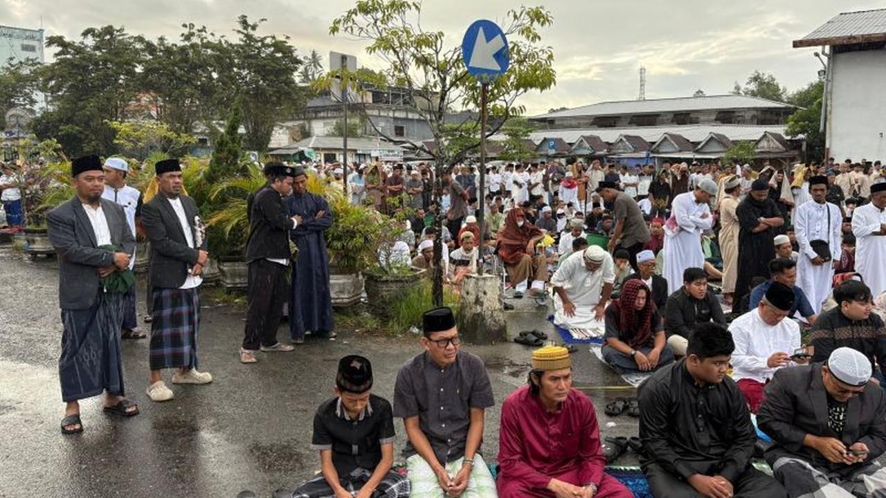 Guyuran Hujan Tak Halangi Khusyuknya Shalat Idul Fitri Muhammadiyah di Tarakan