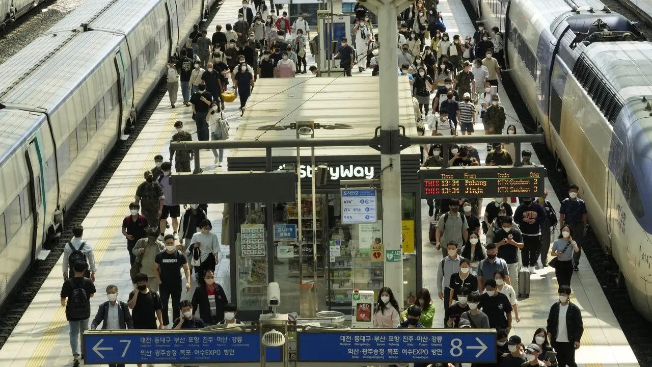 Jelang Liburan Chuseok, Stasiun Kereta Seoul Ramai