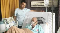 Ruben Onsu dan sang ayah, Johanes Abraham Onsu yang kini terbaring lemah di rumah sakit.