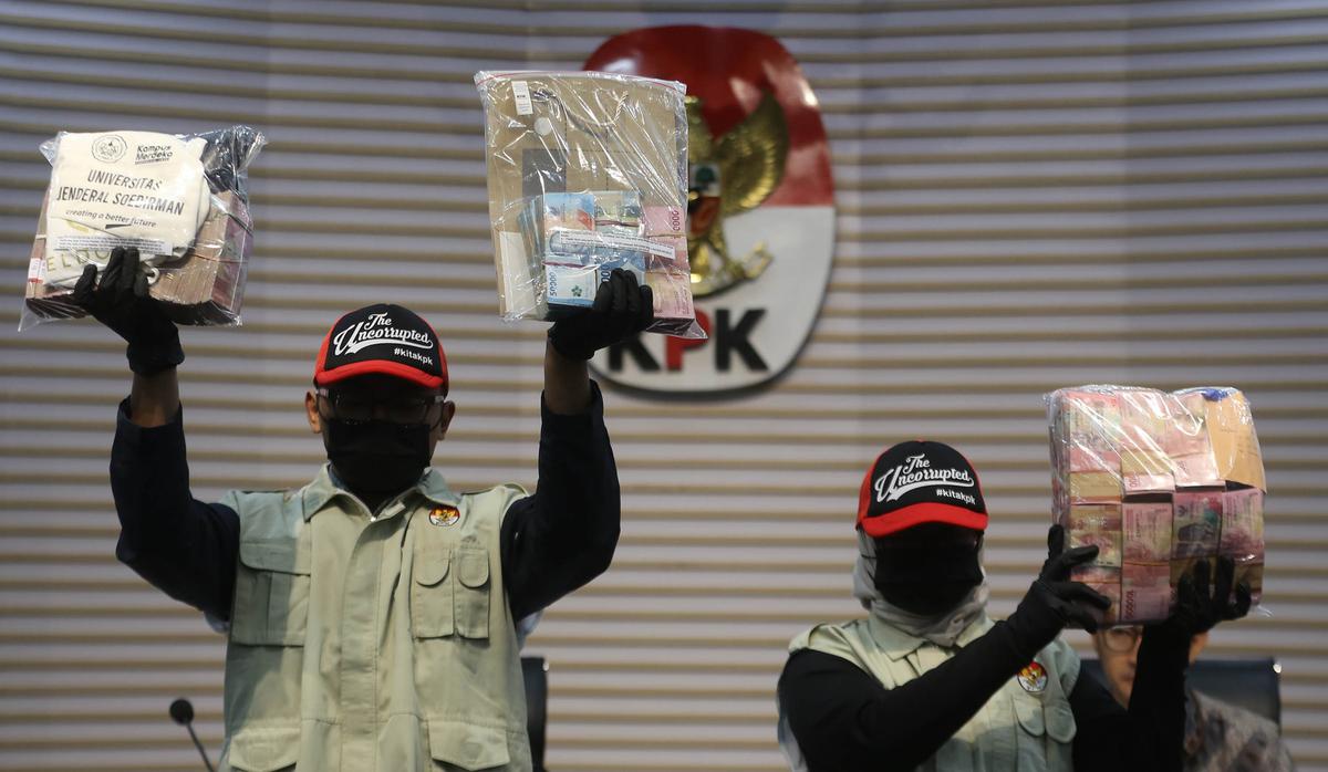 KPK Tahan Rektor Unsoed Usai OTT Penerimaan Mahasiswa Baru