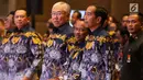Presiden Joko Widodo atau Jokowi (kanan) bersama Ketua Umum HIPMI Bahlil Lahadalia (dua kanan) dan sejumlah pejabat saat menghadiri Sidang Dewan Pleno II dan Rapimnas HIPMI di Tangerang, Banten, Rabu (7/3). (Liputan6.com/Angga Yuniar)