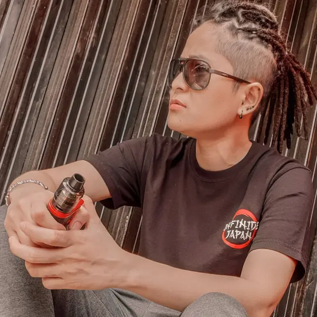 6 Potret Terbaru Mita The Virgin dengan Rambut Gimbal, Bikin Pangling