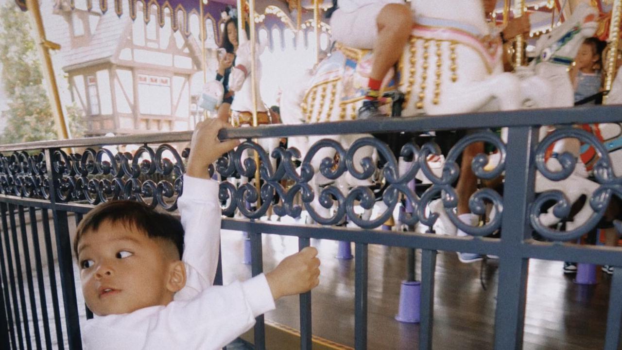 7 Potret Issa Anak Nikita Willy Jalan-Jalan di Amerika, Bikin Gemas Minta Difoto Bareng Sang Ayah