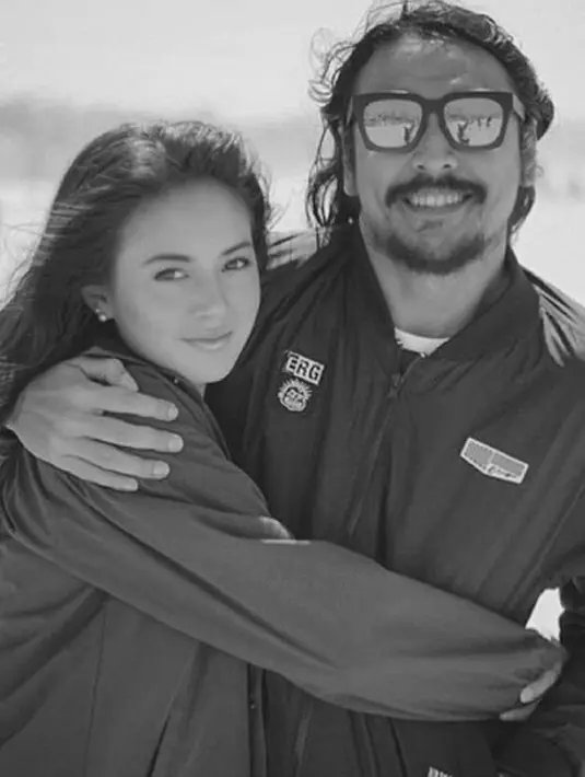 Meskipun sang kekasih tak menemaninya selama beberapa bulan belakangan, Aurelie tak ambil pusing. Bahkan ia tetap setia menunggu Ello yang kini berada di Rumah Sakit Ketergantungan Obat (RSKO) Cibubur, Jakarta Timur. (Instagram/aureliemoeremans)