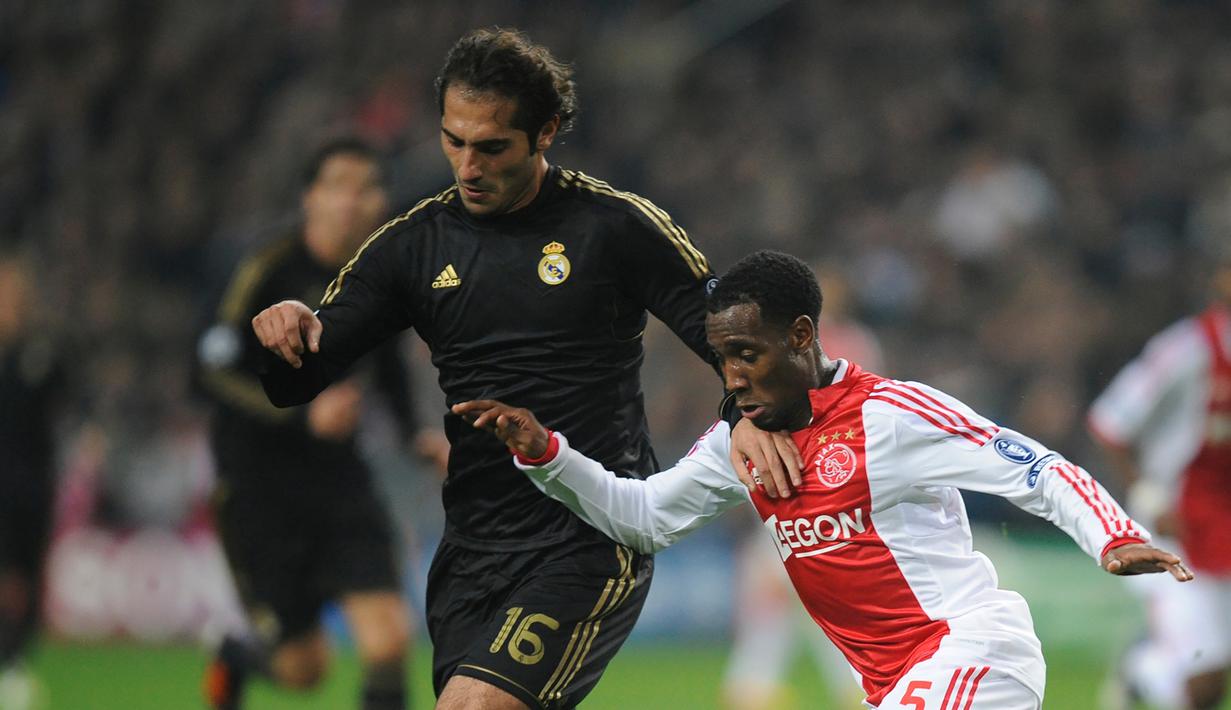 3. Hamit Altintop - Altintop menjadi pemain darurat dan bermain di banyak posisi di Real Madrid. Altintop tidak pernah memiliki peran yang jelas di Klub, kadang bermain sebagai pemain sayap, gelandang hingga juga pemain belakang.(AFP/John Thys)