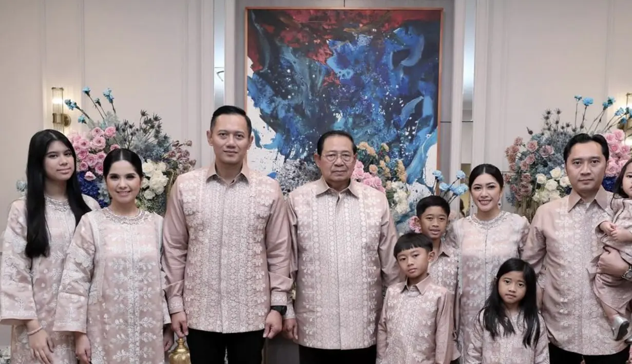 Untuk hadirkan tampilan sederhana namun terlihat elegan, gaya kaftam dengan aksen bordir bisa tampilkan gaya yang memukau. [Foto: Annisa Yudhoyono]
