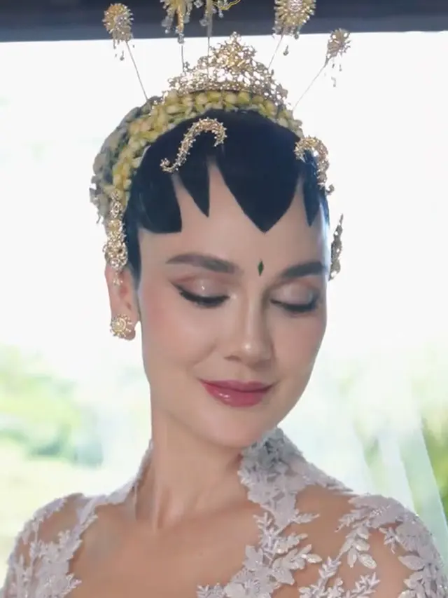Potret Luna Maya Sebelum dan Sesudah Make Up Akad Nikah