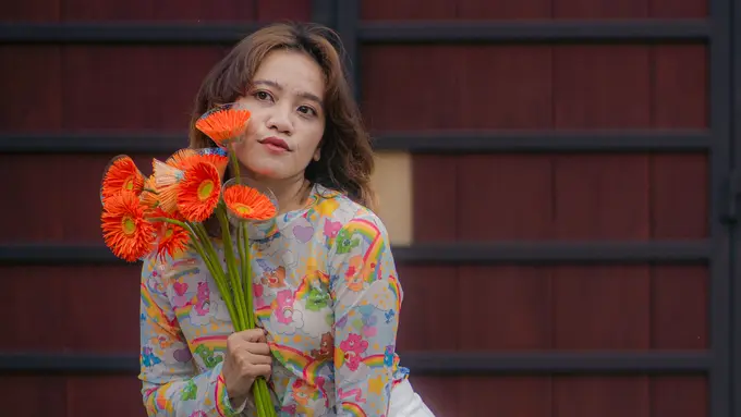 wanita februari tampil beda