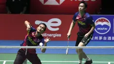Pasangan ganda putra Indonesia, Mohammad Ahsan/Hendra Setiawan memastikan diri lolos ke final ganda putra Kejuaraan Dunia BWF 2022 di Tokyo, Sabtu (27/8/2022). (AP/Shuji Kajiyama)