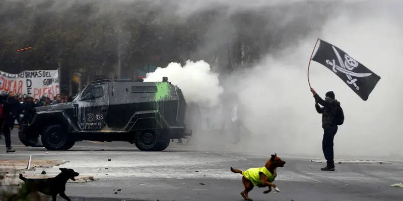 20160512-Demo-Mahasiswa-Chili-Reuters
