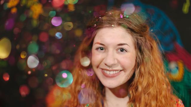 Ilustrasi tersenyum, rendah hati