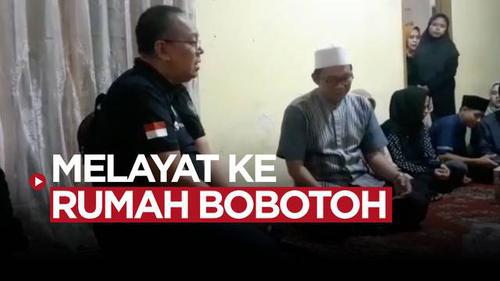 VIDEO: Melayat ke Rumah Duka Asep Ahmad Solihin, Dirut PT LIB Pastikan Akan Ada Evaluasi
