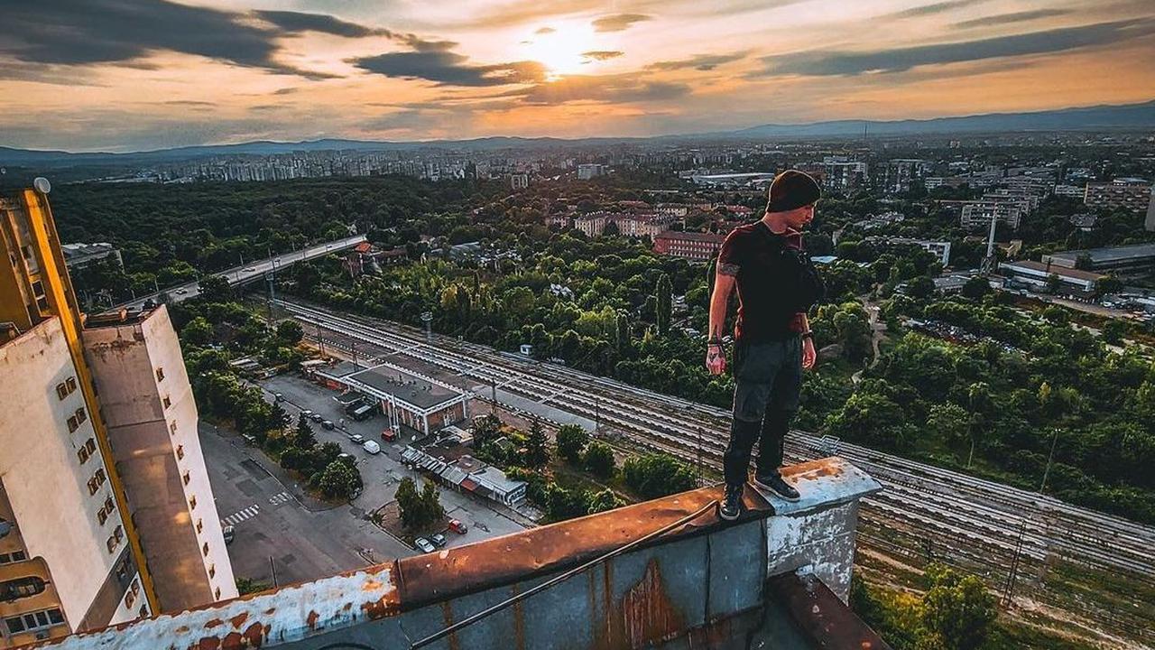 Sesuai dengan julukannya, pria 30 tahun ini sudah banyak menuju puncak gedung tinggi. Bulgaria, Portugal, Prancis, Ukraina dan Dubai menjadi negara-negara yag gedungnya sudah ditakhlukkan Remi.