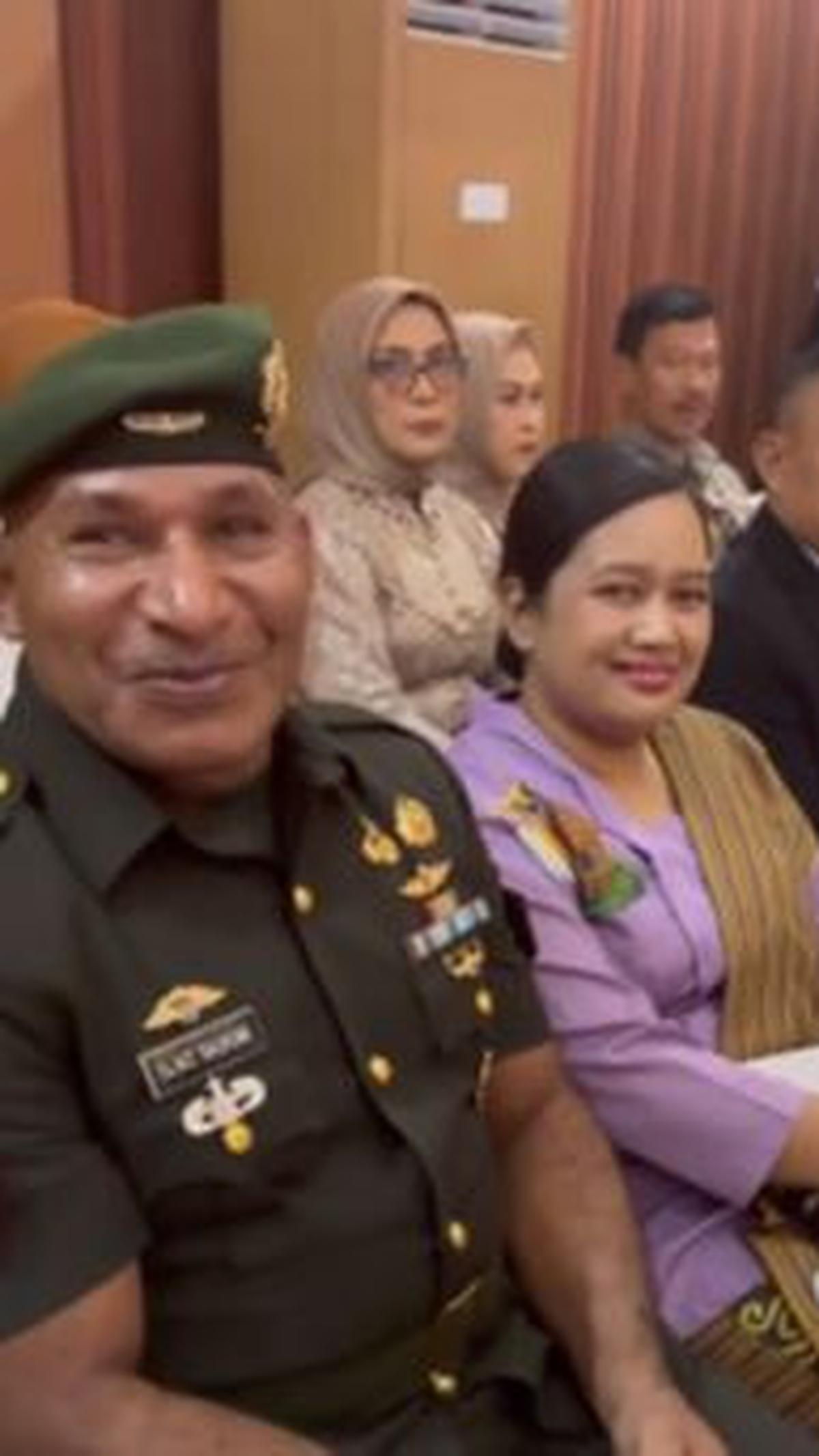 "Kebanggaan dan kebahagiaan orangtua adalah anak-anaknya bisa menjadi lebih hebat dari dirinya," demikian dikutip dari keterangan video.