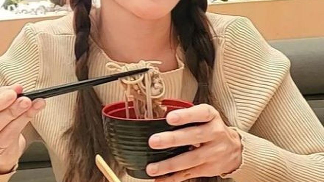 Ayu Ting Ting dengan Warung Khas Betawi&nbsp;