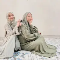 6 Potret Nissa Sabyan dan Iin Fadillah yang Jarang Tersorot, Bak Kembar (Sumber: Instagram/Iin_fadillah)