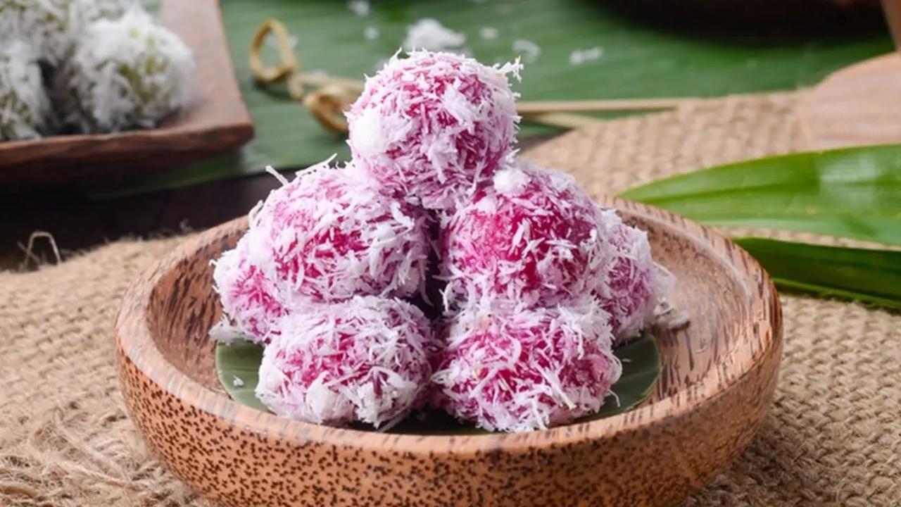 Filosofi Klepon: Antara Kelembutan, Kejutan, dan Makna Kehidupan