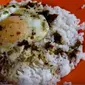 Nasi Telur Ceplok di Pontianak. (foto: Youtube 'Nex Carlos)