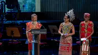 Apai Janggut, &ldquo;tuai rumah panjang" (Ketua Masyarakat Adat) Dayak Iban Sungai Utik, Indonesia mendapatkan penghargaan Gulbenkian Prize for Humanity ke-4 dari Yayasan Calouste Gulbenkian di Lisabon (19/07). Dok: Kemlu RI