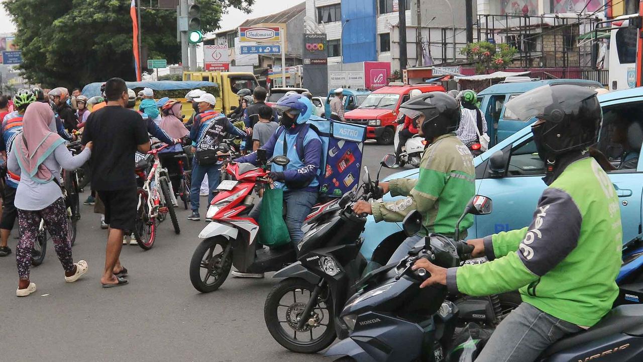 OTO:  Kemacetan Lalu Lintas saat Contra Flow di Jalan Rraya  Margonda Depok